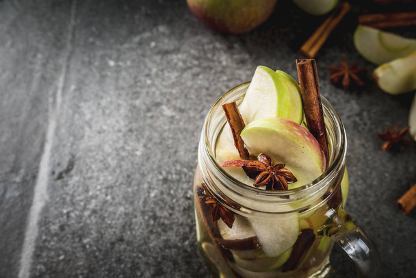 Infused apple water with spices - Фото, изображение