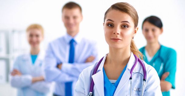 Attractive female doctor in front of medical group - Foto, imagen