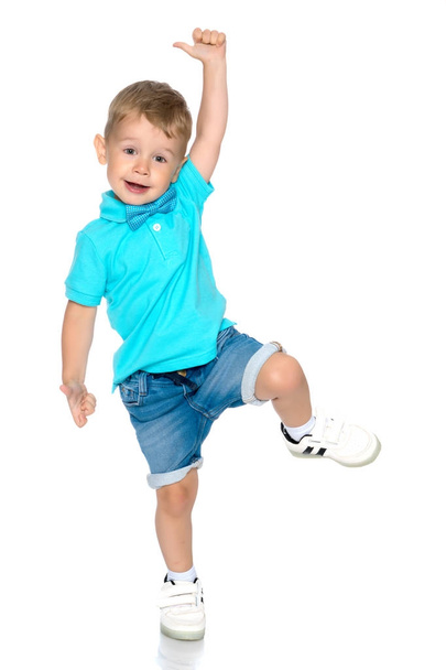 Little boy jumping - 写真・画像