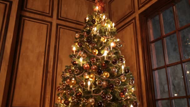 Nuovo anno sfondo con regali e ghirlanda lampeggiante sull'albero
 - Filmati, video