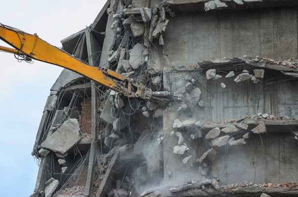 Removing a building with a excavator - Photo, Image