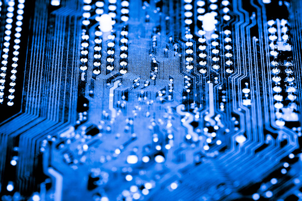 Resumen, Primer plano de los circuitos electrónicos en la placa base de la tecnología informática. (placa lógica, placa base de la CPU, placa principal, placa del sistema, mobo
) - Foto, Imagen