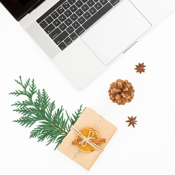 Christmas composition with laptop - Foto, Imagem