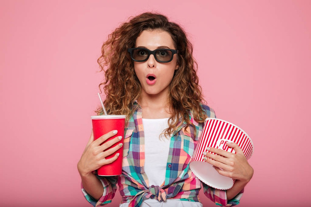 Shocked lady with cola and popcorn wearing 3d glasses - Фото, зображення