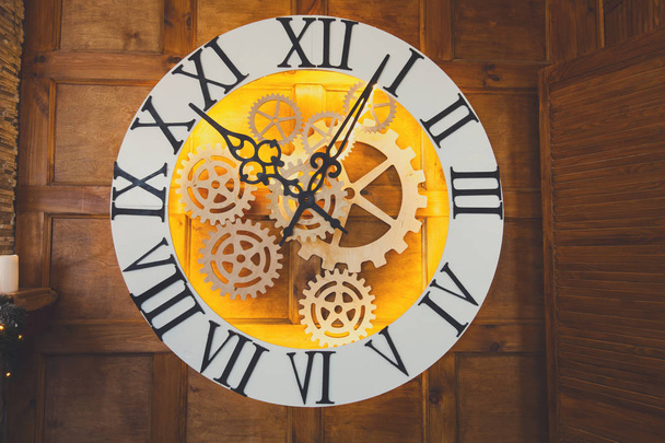 Detailní záběr na velké pohádky jako hodiny s hodinového mechanismu - Fotografie, Obrázek