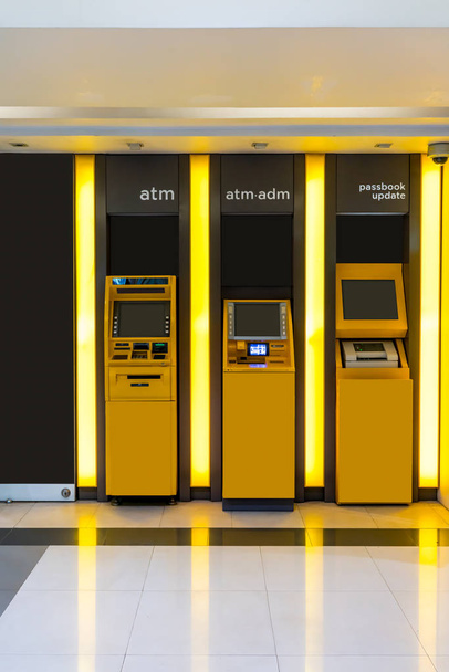 ATM stroje. Automatizované stanice. - Fotografie, Obrázek