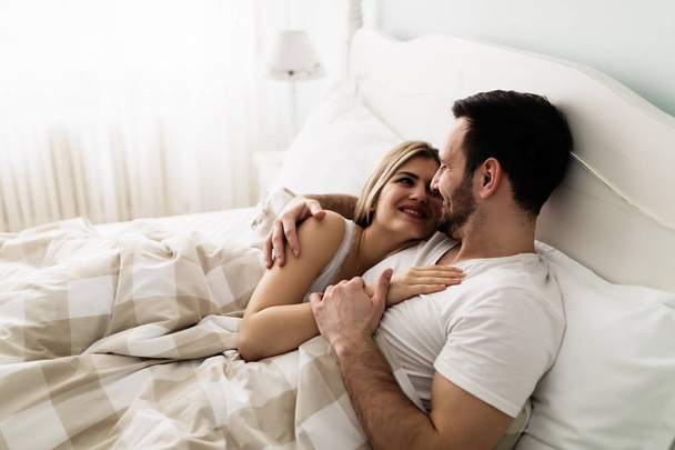 couple having romantic time in bed - Zdjęcie, obraz