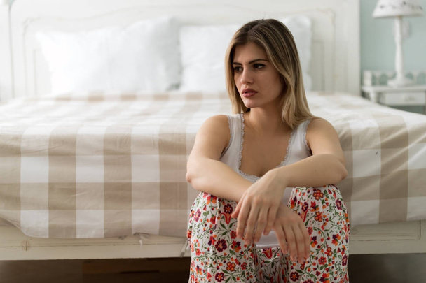  sad young woman in bedroom - Foto, imagen