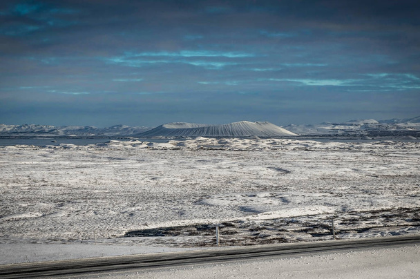 Iceland Winter view with Volcano covered in Snow towards Snow Ca - Φωτογραφία, εικόνα