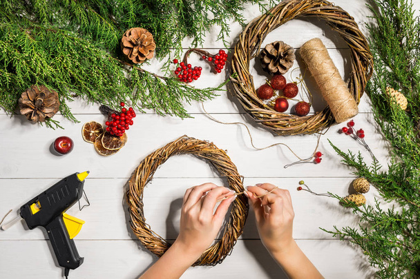 Vánoční dekorace věnec s handmade kutilství, udělej to sám. - Fotografie, Obrázek