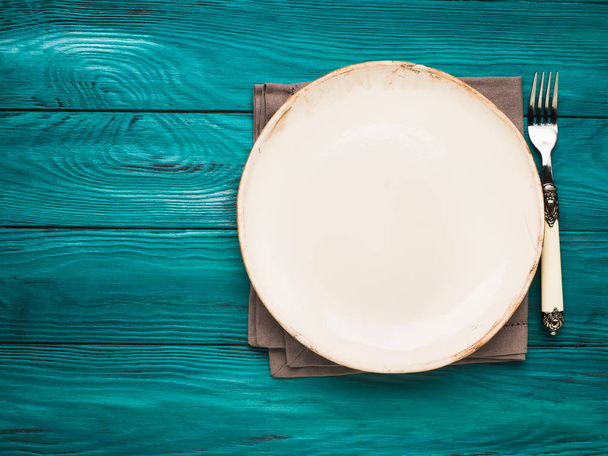 Empty plate on Green autumn background - Photo, Image