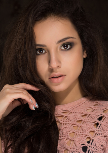 Ohromující mladé model s profesionální make-up svetr suport  - Fotografie, Obrázek