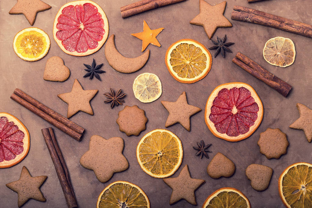 Christmas treats, a ginger cookies with anise and cinnamon. - Fotoğraf, Görsel
