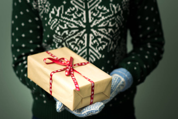 A girl holding a box with a Christmas present - Zdjęcie, obraz