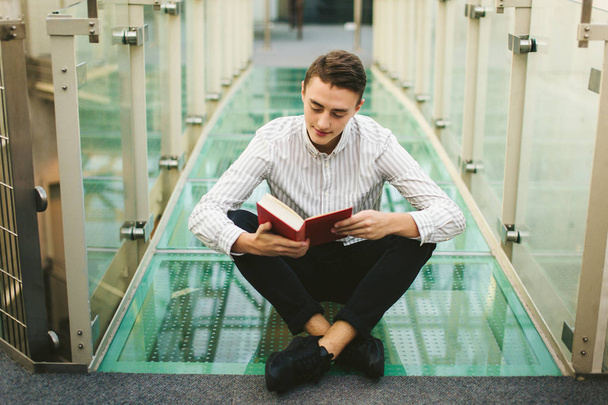 Man sit on the library and read book with blur background - Fotoğraf, Görsel