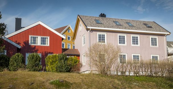 Красочные деревянные дома в Тронхейме, Норвегия
 - Фото, изображение