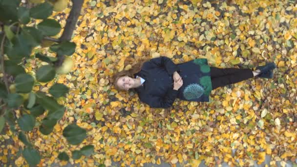 The girl among the yellow leafs. - Footage, Video