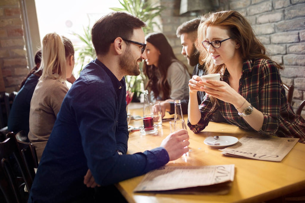 man flirting with woman in restaurant - Foto, Imagen