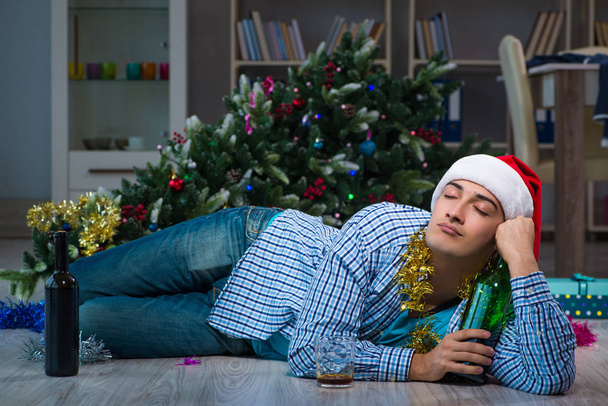 Man celebrating christmas at home alone - Фото, изображение