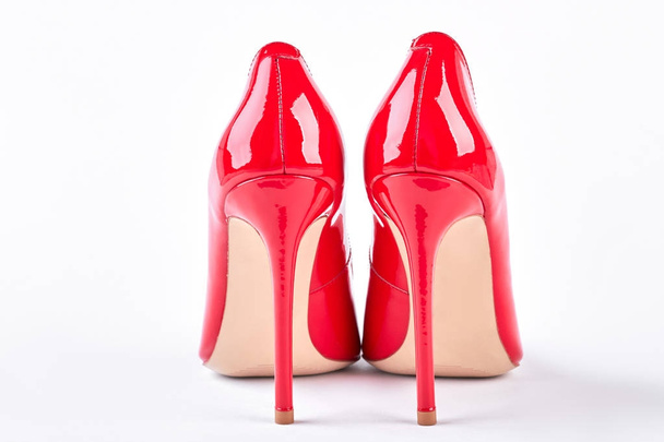 Žena červená elegantní boty na podpatku. - Fotografie, Obrázek