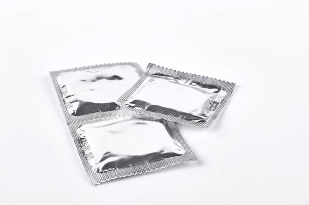 Preservativi in confezione argento
. - Foto, immagini