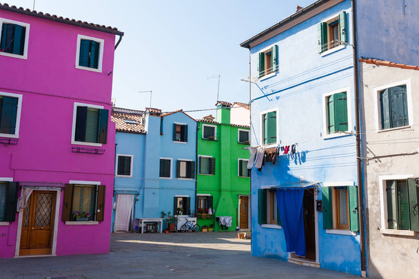 Casas tradicionales de color burano, Venecia
 - Foto, imagen