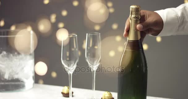 Opening a bottle of champagne - Footage, Video