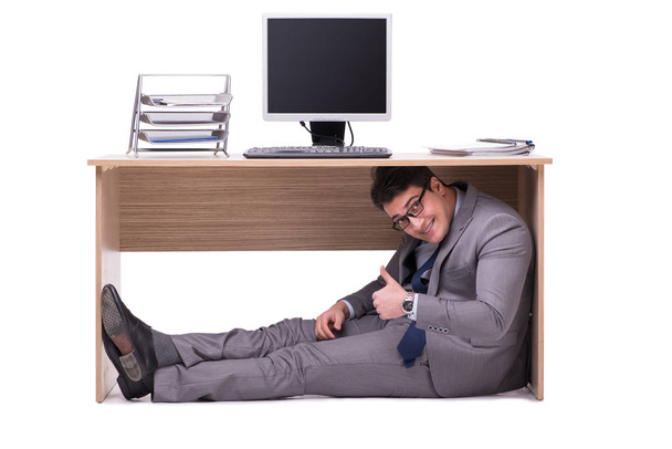 Бизнесмен, прячущийся в офисе - Фото, изображение