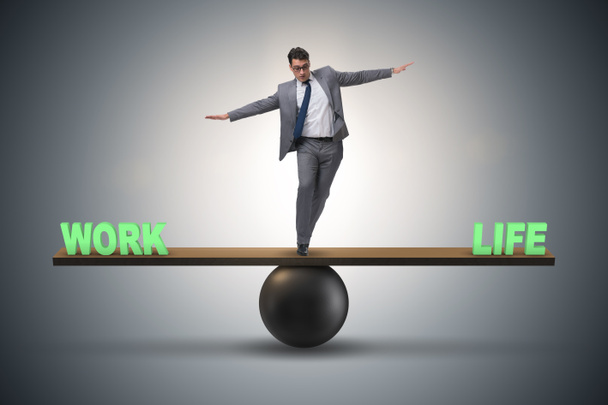 Uomo d'affari equilibrio tra lavoro e vita nel concetto di business
 - Foto, immagini