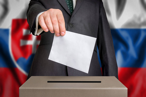 Wahl in der Slowakei - Abstimmung an der Wahlurne - Foto, Bild