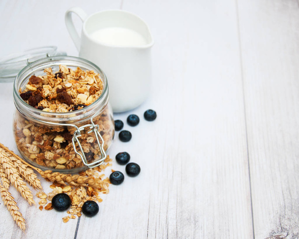 Homemade granola with blueberries - Foto, afbeelding