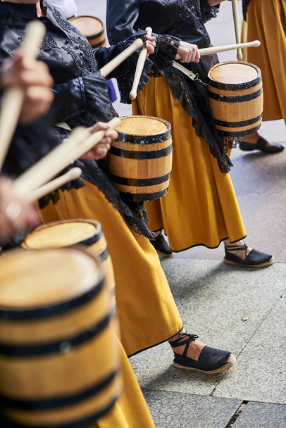 Citoyens tambour à Tamborrada de San Sebastian. Pays basque, Espagne
. - Photo, image