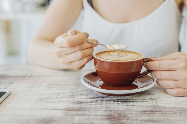 Woman Enjoying Coffee - Foto, immagini