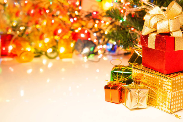 Weihnachten und ein frohes neues Jahr Geschenkboxen und Kopierraum für Text o - Foto, Bild