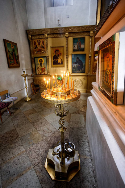 Interior de la Iglesia Ortodoxa Rusa
 - Foto, imagen