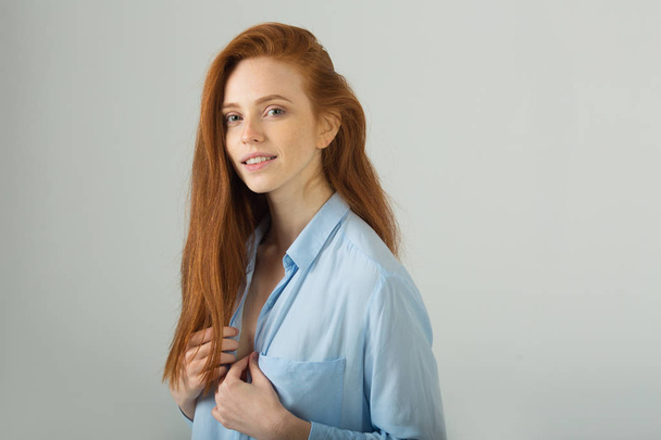 beautiful young girl with red hair - Foto, afbeelding