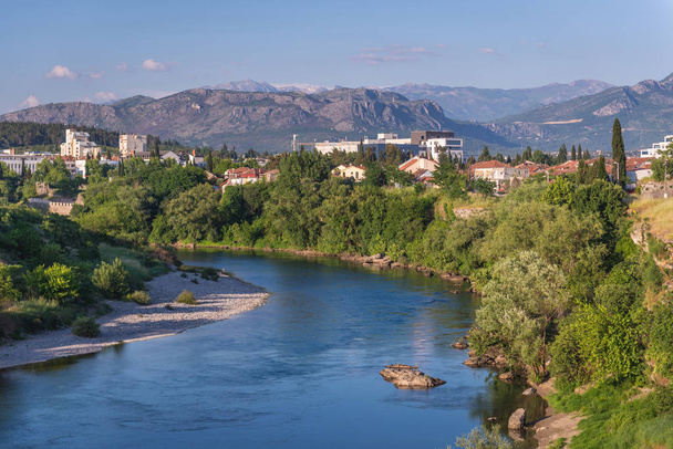 Rio em Podgorica
 - Foto, Imagem