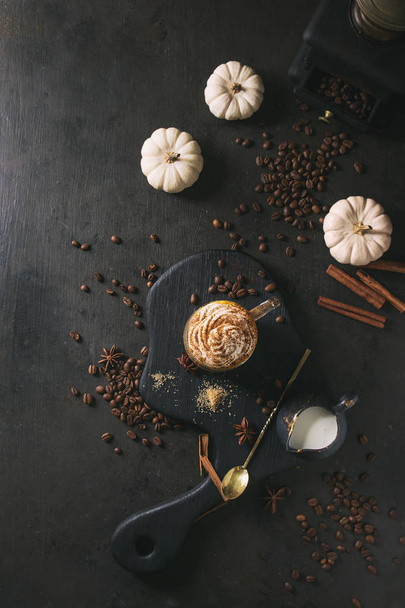 Glass of pumpkin latte - Foto, Imagen