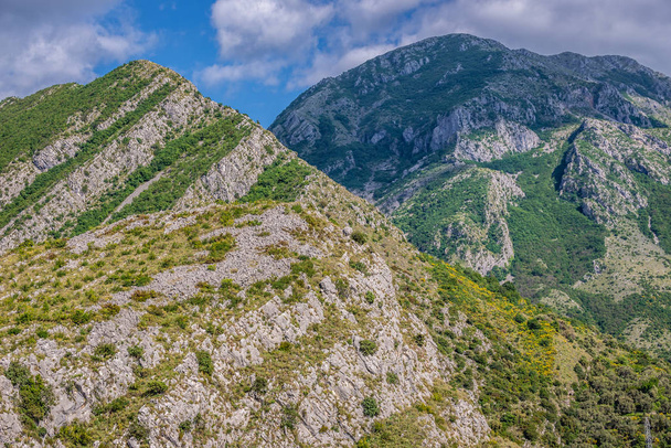 Montañas en Montenegro
 - Foto, Imagen