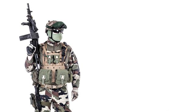 Francuski spadochroniarz z broni - Zdjęcie, obraz