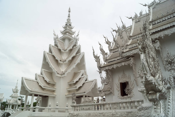  Wat Rong Khun Temple  Chiang Rai - 22 - Foto, Bild