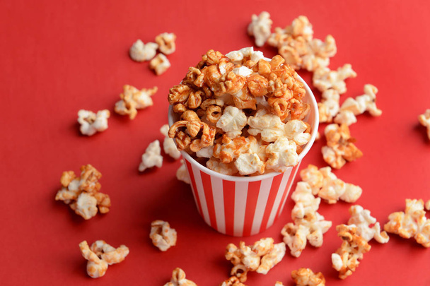 Cup with tasty caramel popcorn - Photo, Image
