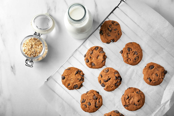 Delicious oatmeal cookies with chocolate chips - Foto, imagen