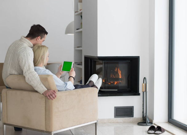 Young Couple in front of fireplace - Foto, afbeelding