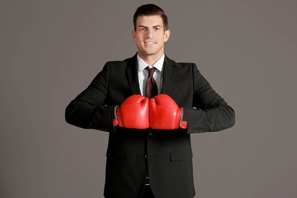 Businessman in boxing gloves  - Foto, Imagem