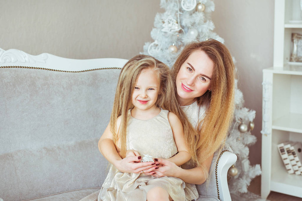 Portrait of young mother and her little daughter in Christmas - Фото, зображення