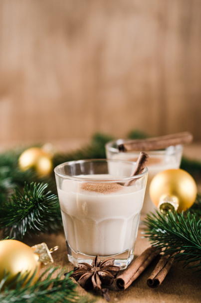 Traditional Eggnog Cocktail for Christmas Eve. - Zdjęcie, obraz