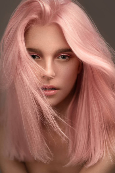 woman with pink hair - Zdjęcie, obraz