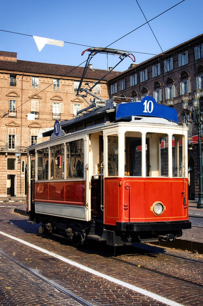 tramway historique à Turin (Italie)
) - Photo, image