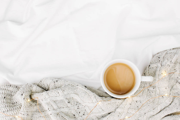 Cup and blanket on bed - 写真・画像